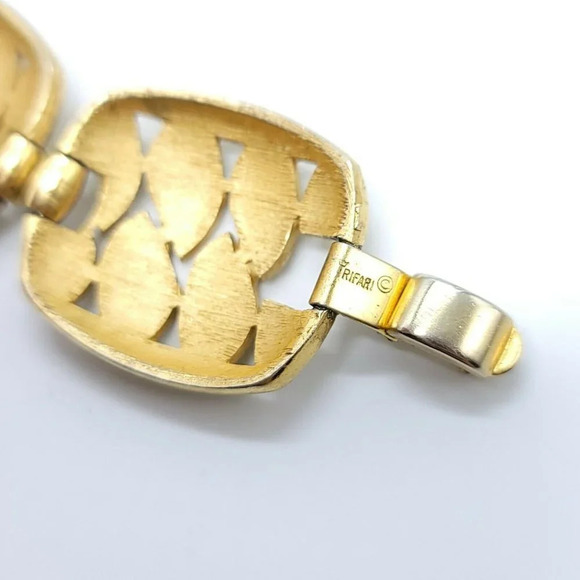 Crown Trifari Animal Print Wide Chunky Gold Tone - Picture 7 of 9